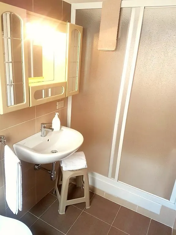 Casa Trio Apartments 카스텔라마레델골포 0*,