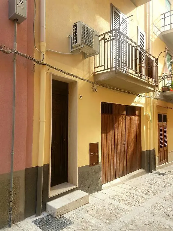 Casa Trio Apartments 카스텔라마레델골포 0*,  이탈리아